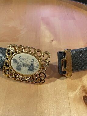 70s 80s Douglas Paquette Gold Tone Faux Scrimshaw Interlocking Belt Buckle Belt
